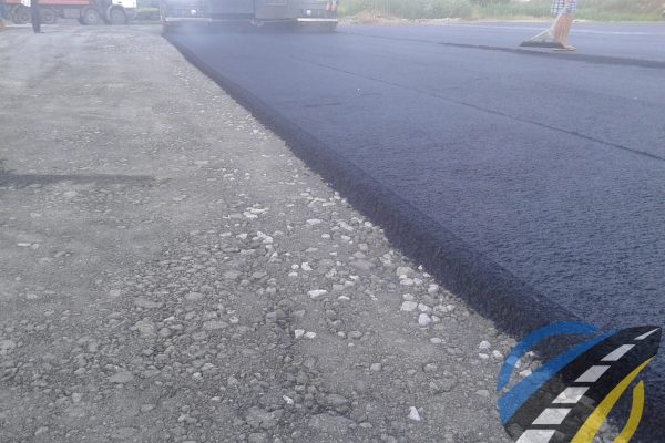 73-ukladka-asfalta-ploshadka-agrotexniki-min